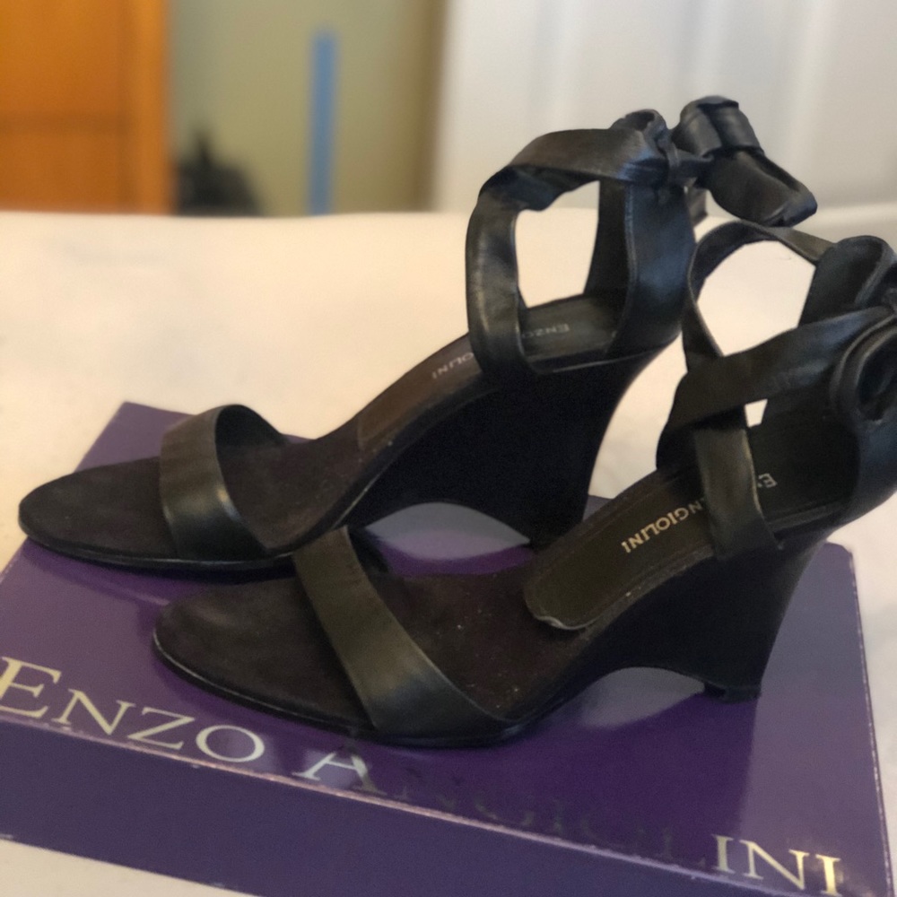 Gorgeous black leather wedge